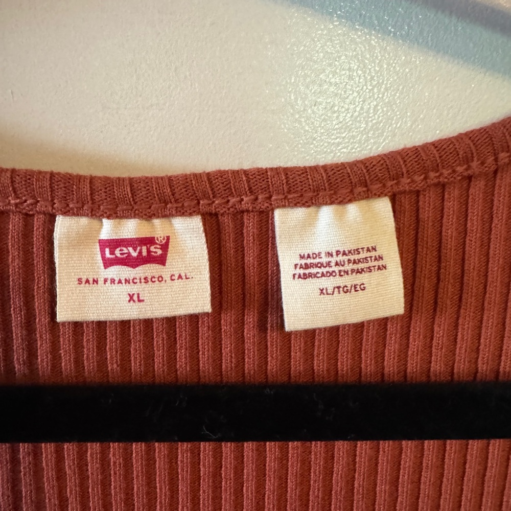 Levi's Women's Rust Ribbed Button-Up Crop Top - Picture 2 of 4